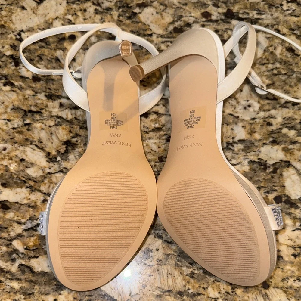 Nine West loolah satin shoes NEVER WORN NWT